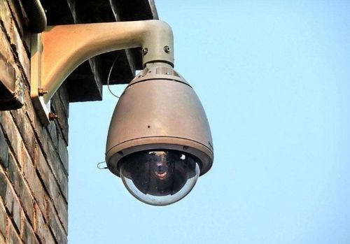 如何识别周围环境中的监控摄像头 方法与技巧